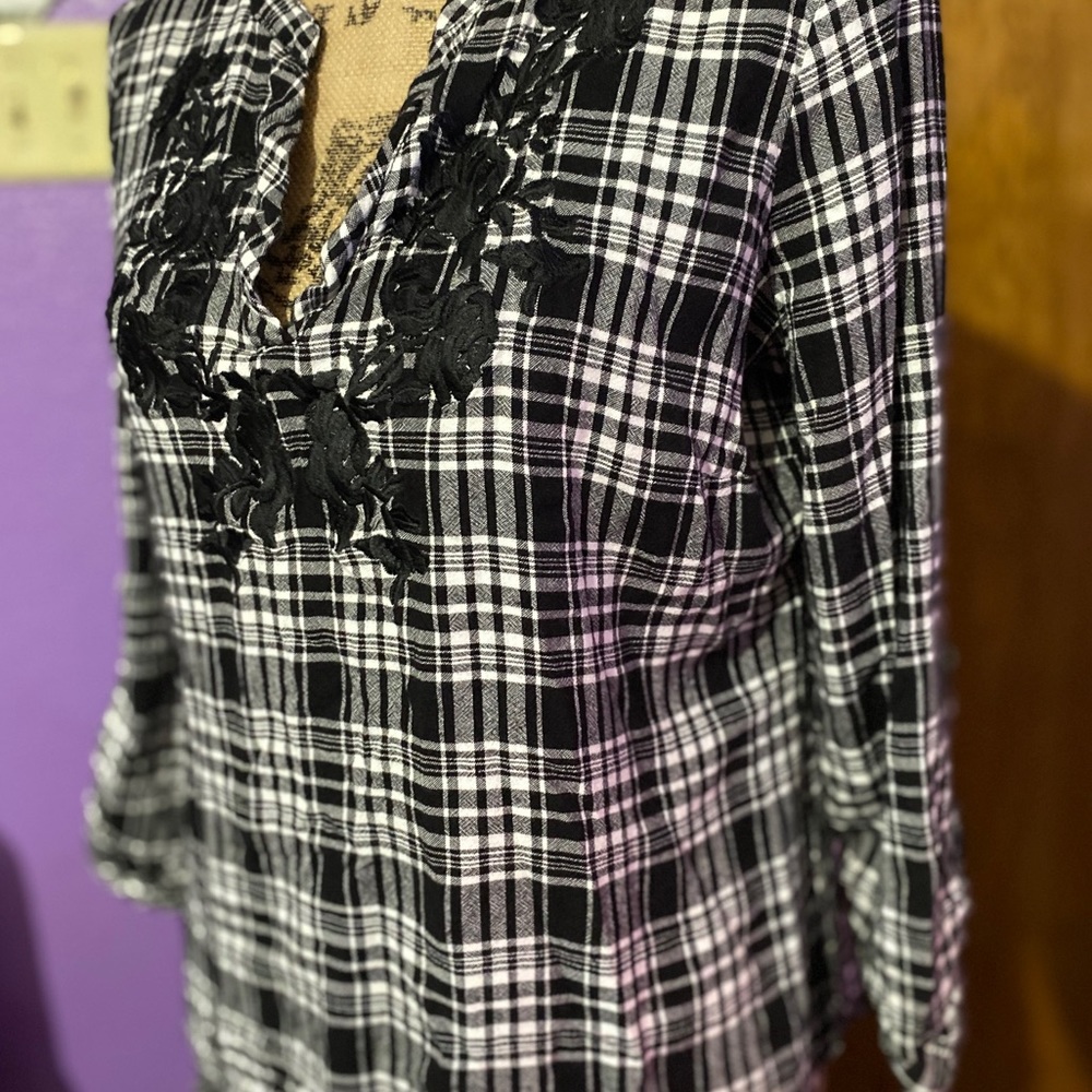 Westport Plaid XL Floral embroidered v neck